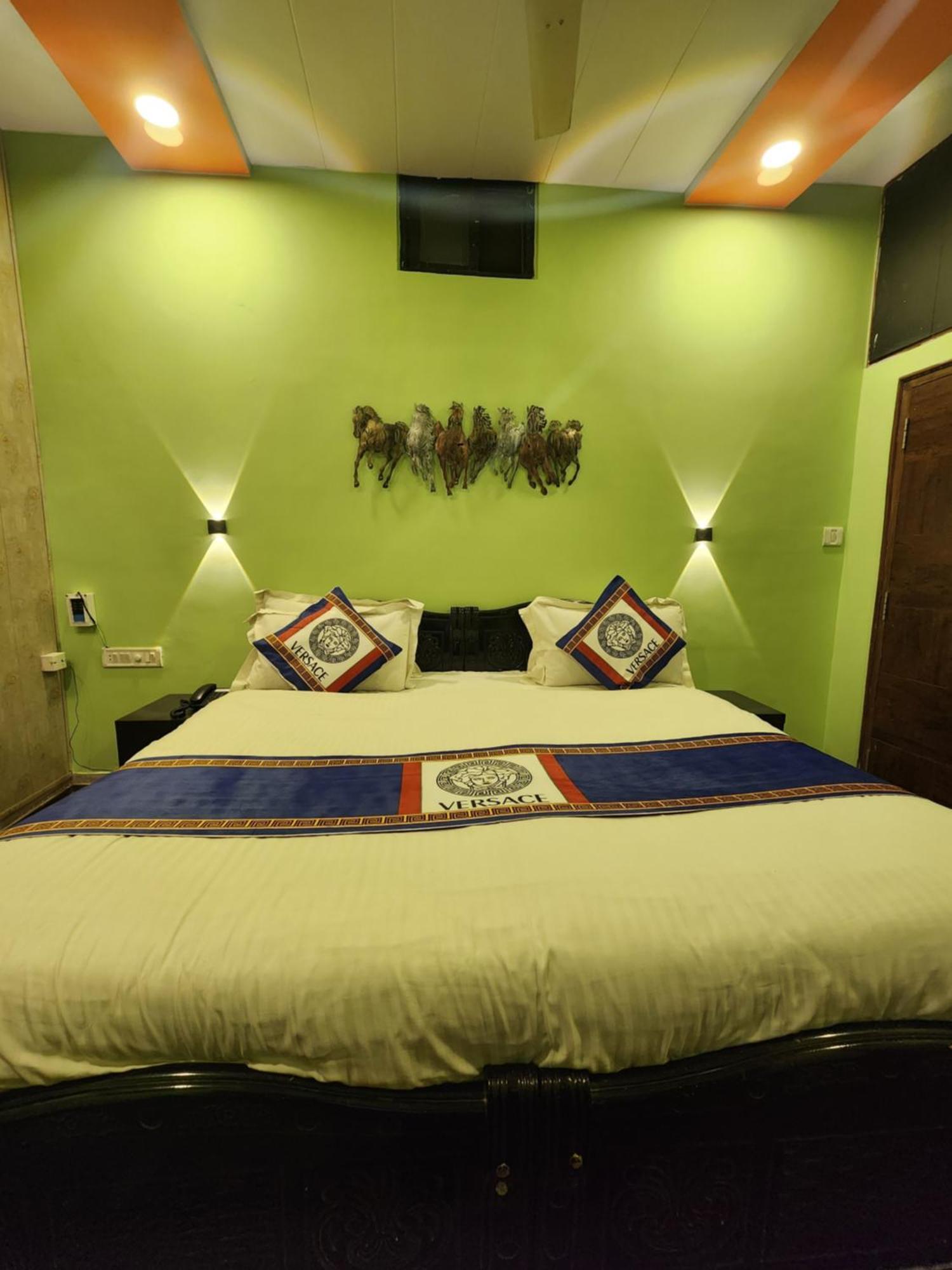 Shaleen Elegance Homestay Nakki Lake 400 Meters 卜山 外观 照片